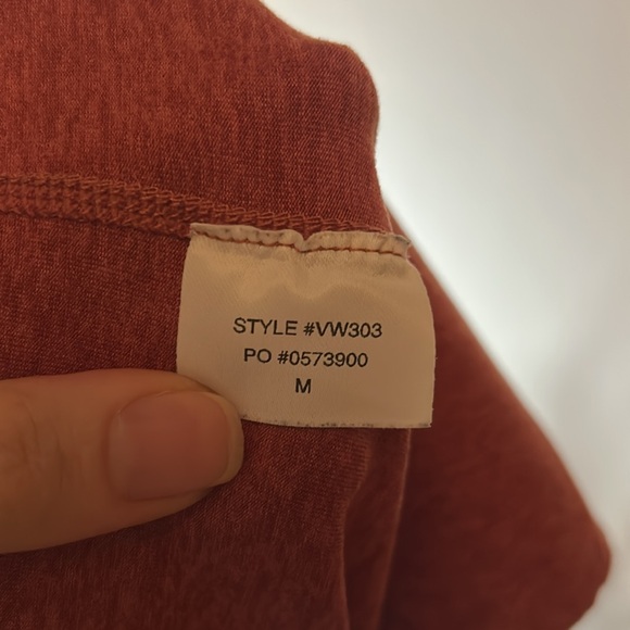 Vuori Women’s Performance Jogger Size Medium - Picture 8 of 8